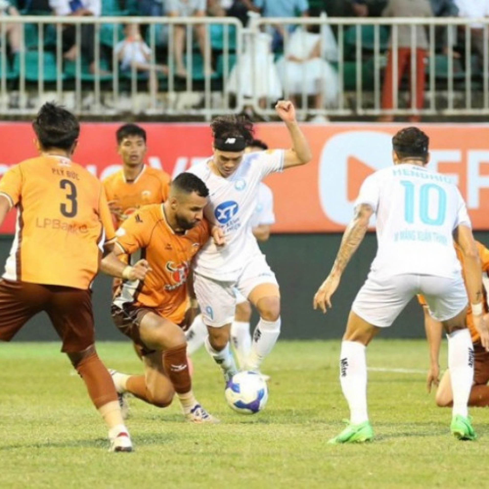  - Video bóng đá HAGL - Nam Định: "Người nhện" tỏa sáng, Xuân Son gặp khó (V-League)