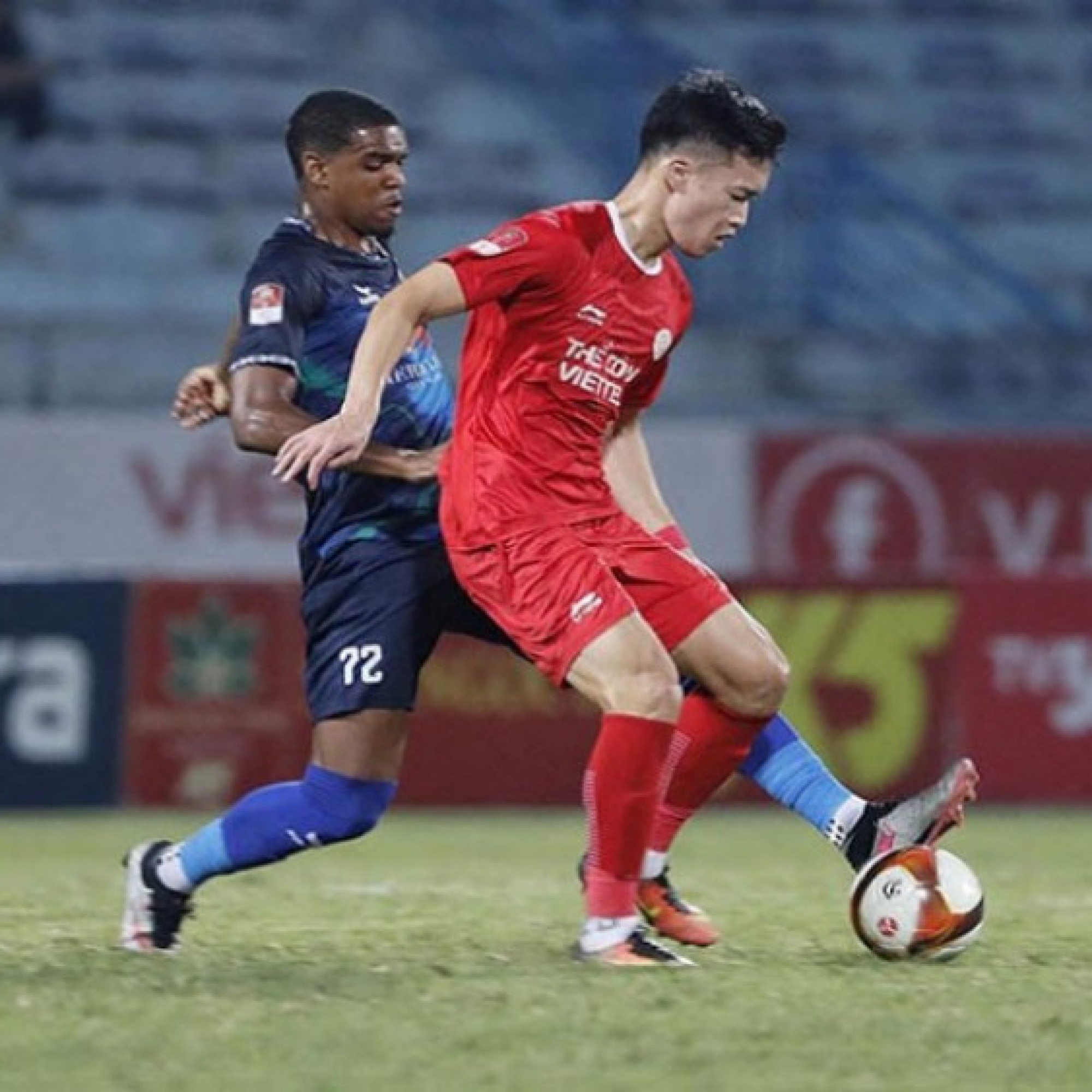  - Video bóng đá Thể Công Viettel - Bình Định: Bàn thua sớm, thẻ đỏ xác đáng (V-League)