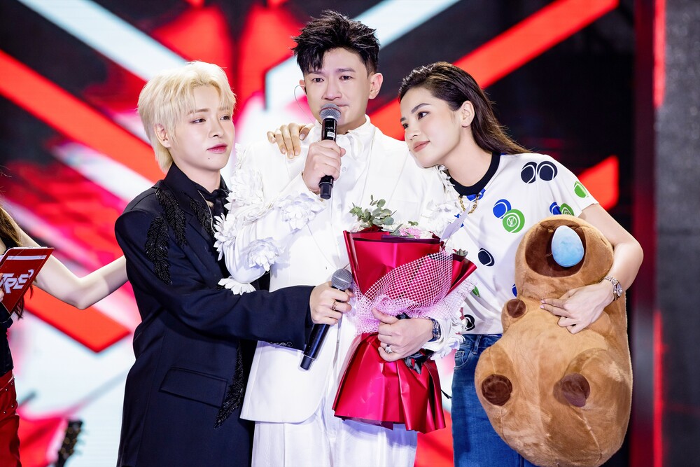 Debut với vai trò ca sĩ, Dược Sĩ Tiến bất ngờ song ca cùng Diva Mỹ Linh - 3