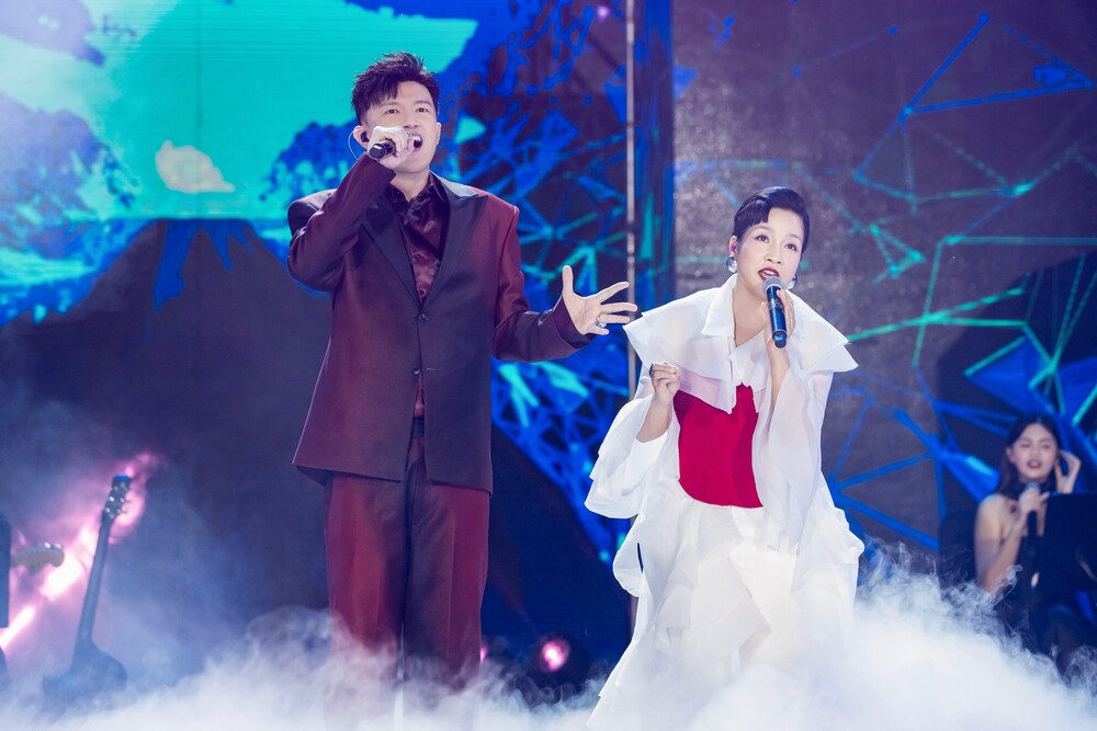 Debut với vai trò ca sĩ, Dược Sĩ Tiến bất ngờ song ca cùng Diva Mỹ Linh - 2