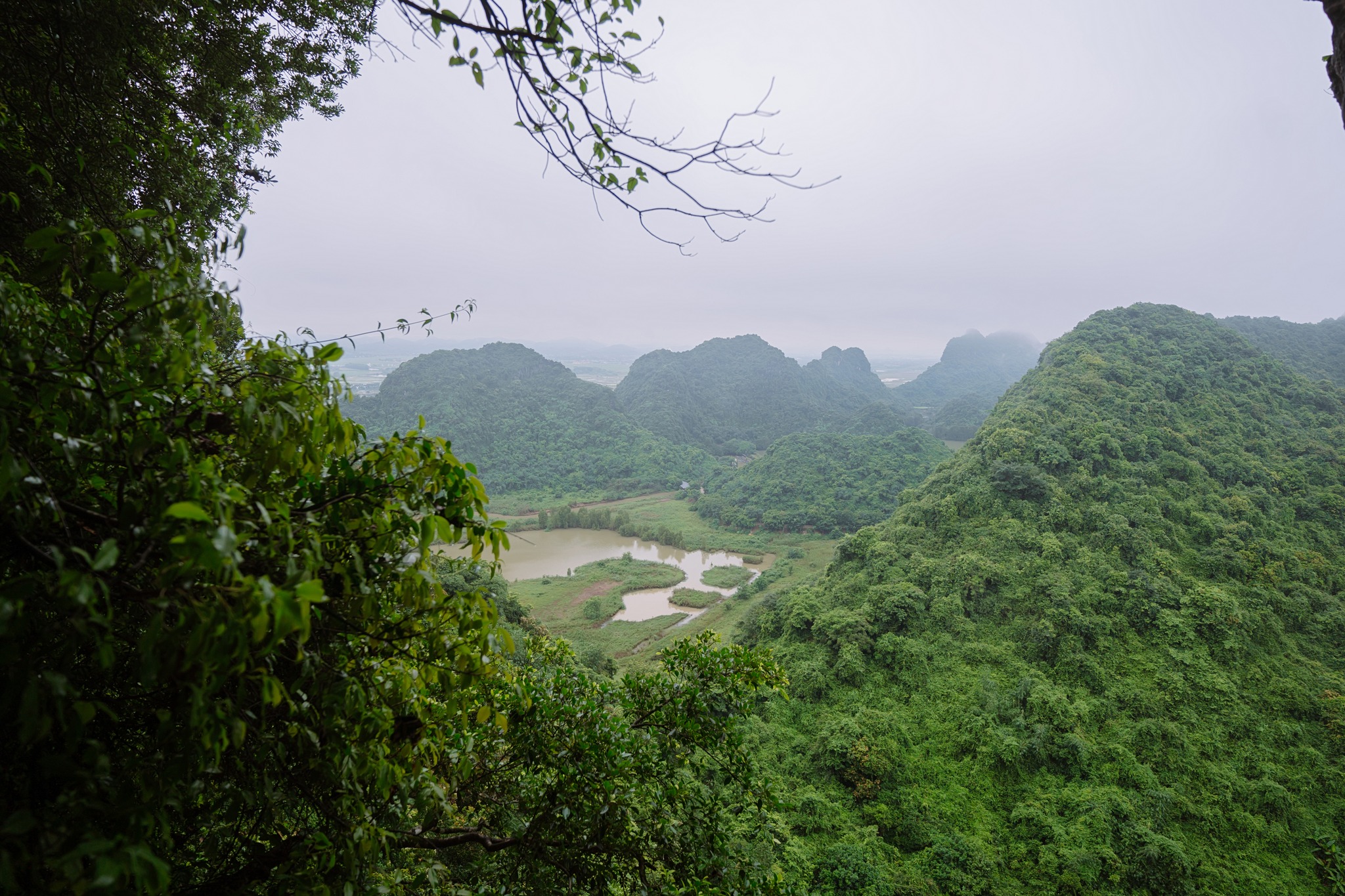 Bất ngờ động Vái Giời ở Thung Nham - 1