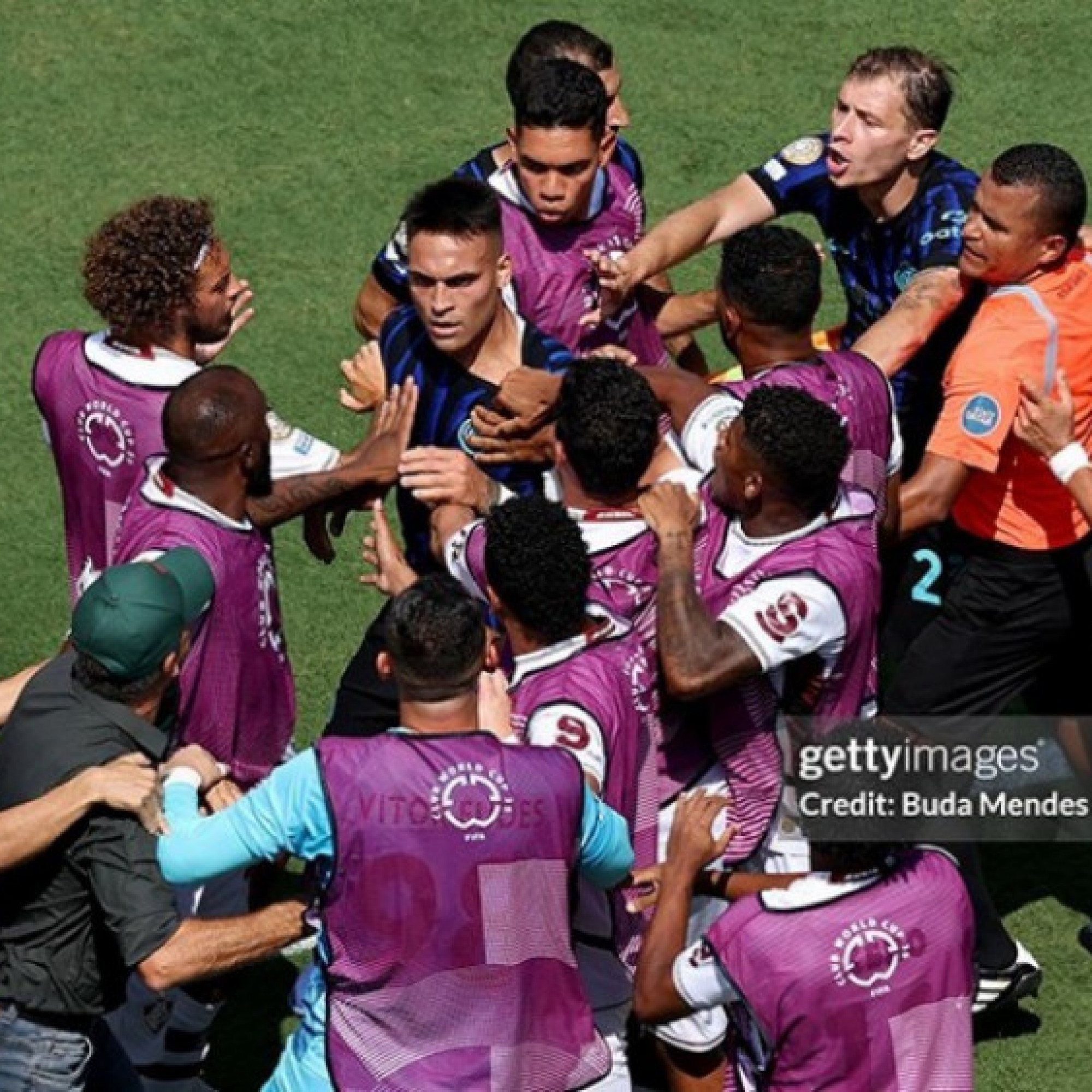  - Ẩu đả FIFA Club World Cup: HLV Fluminense chơi xấu, Martinez nổi nóng