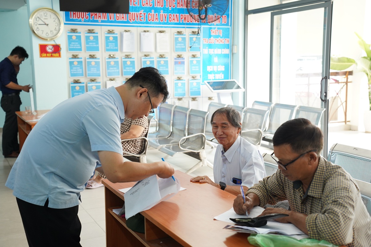 dong loat van hanh trung tam hanh chinh cong cap phuong, hien dai hoa vi dan - 1