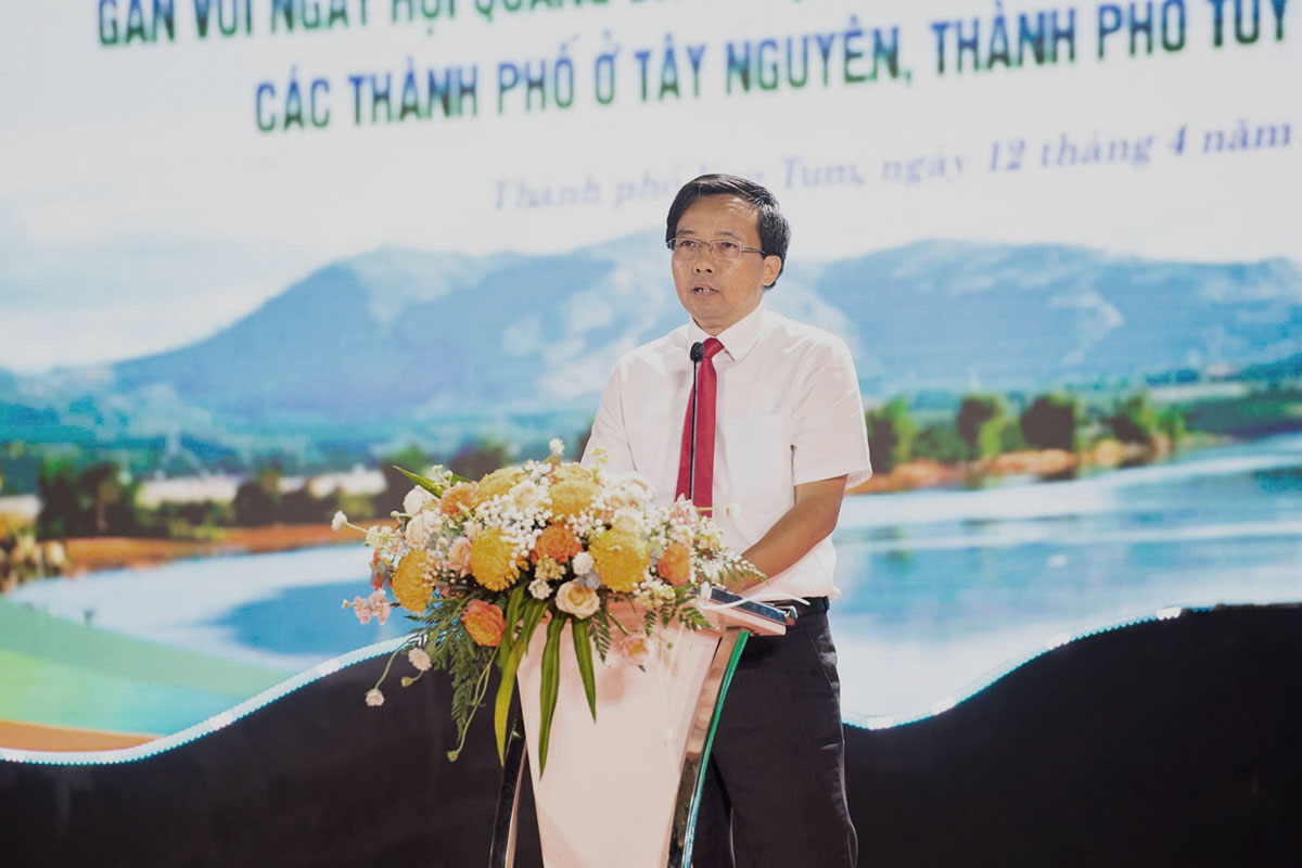 thu cam on xuc dong cua cuu chu tich tp kon tum truoc ngay chuyen cong tac - 1