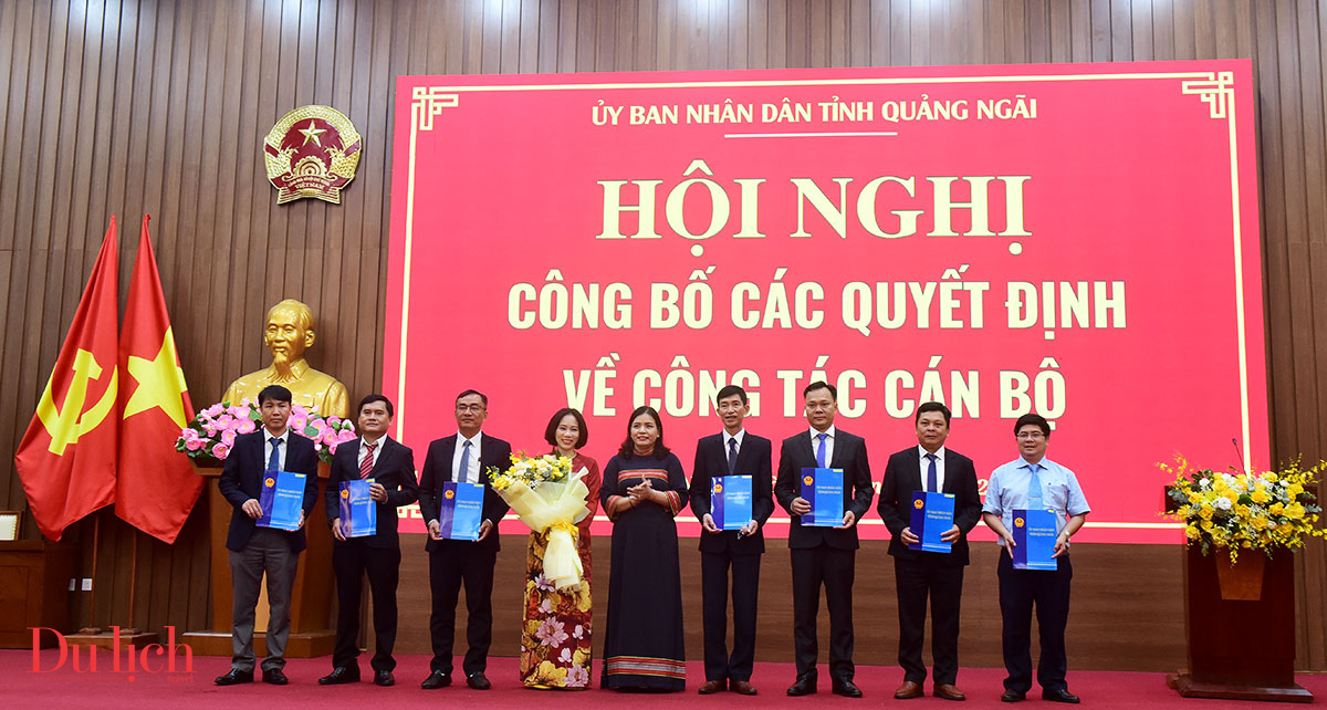 quang ngai cong bo va trao quyet dinh cho hang loat lanh dao so, nganh - 3