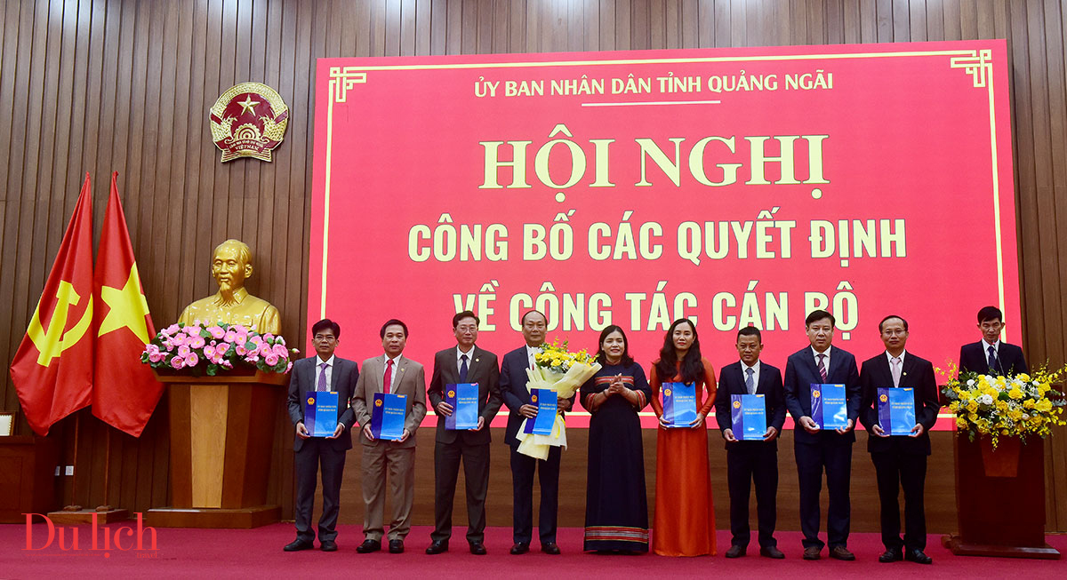 quang ngai cong bo va trao quyet dinh cho hang loat lanh dao so, nganh - 5
