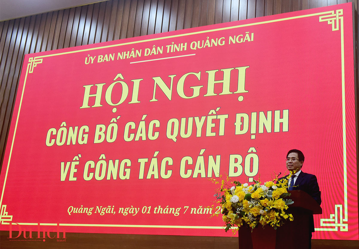 quang ngai cong bo va trao quyet dinh cho hang loat lanh dao so, nganh - 12