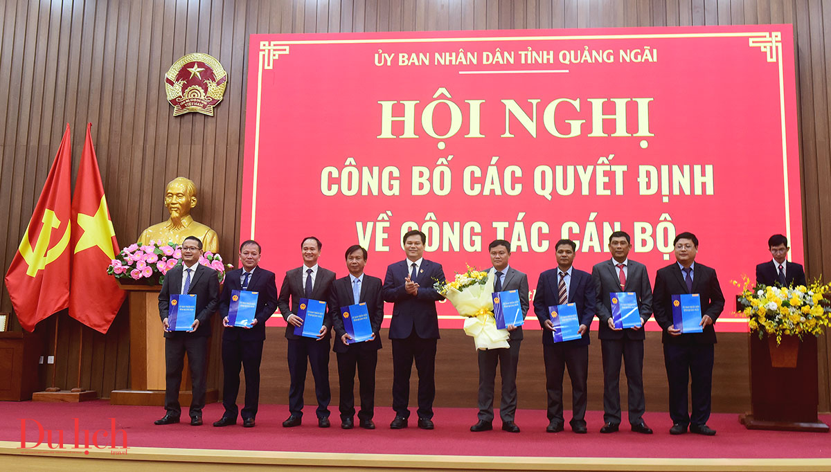 quang ngai cong bo va trao quyet dinh cho hang loat lanh dao so, nganh - 4