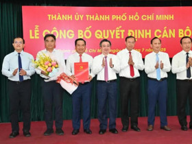  - Ban Thường vụ Thành ủy TPHCM công bố và trao các quyết định nhân sự