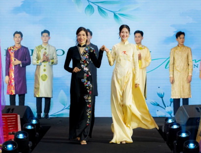  - Áo dài: Dấu chỉ của ký ức và hành trình