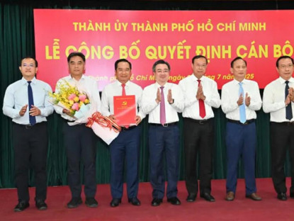  - Ban Thường vụ Thành ủy TPHCM công bố và trao các quyết định nhân sự
