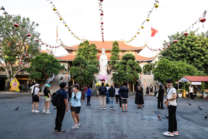 Vang vọng tiếng chuông chùa đánh dấu thời khắc lịch sử 'sắp xếp lại giang sơn' - 4