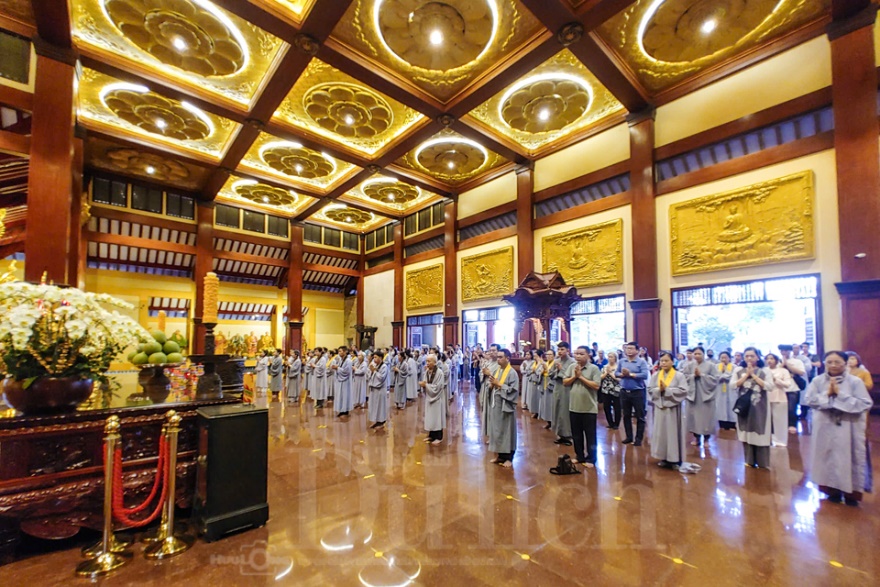 Vang vọng tiếng chuông chùa đánh dấu thời khắc lịch sử 'sắp xếp lại giang sơn' - 15