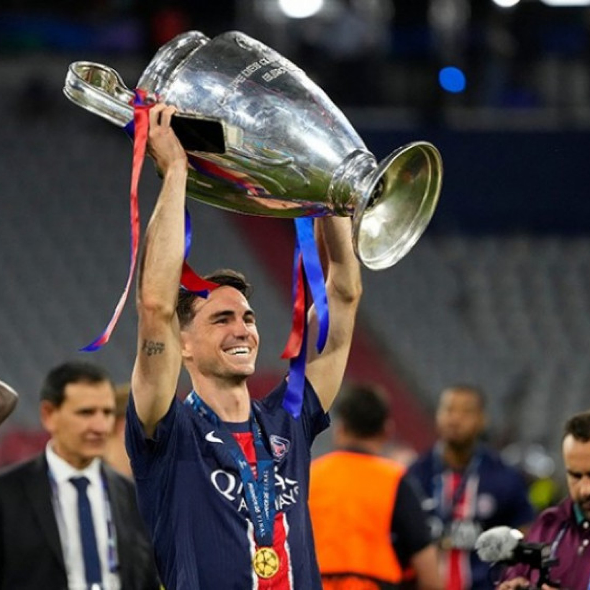  - MU nhắm "bộ não" PSG trị giá 34 triệu bảng, cạnh tranh với đội Ronaldo