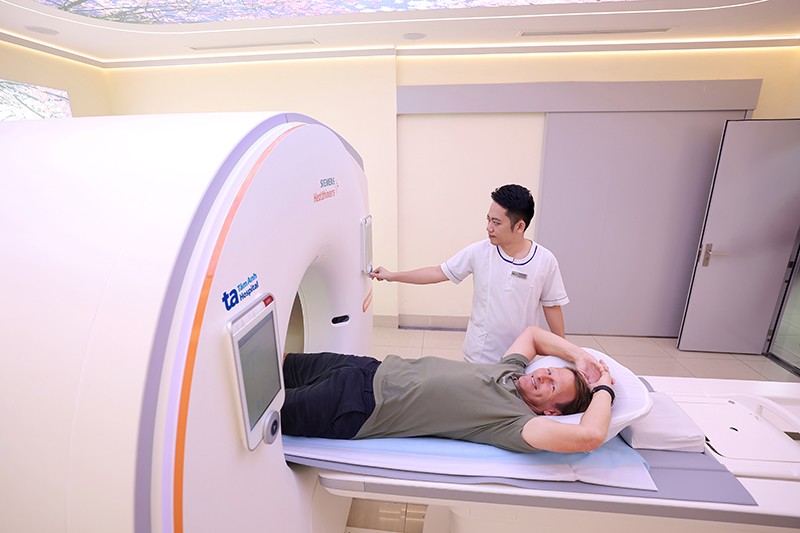 Y học thể thao đỉnh cao giúp Man Đỏ thi đấu sung mãn trên sân Hàng Đẫy - 3