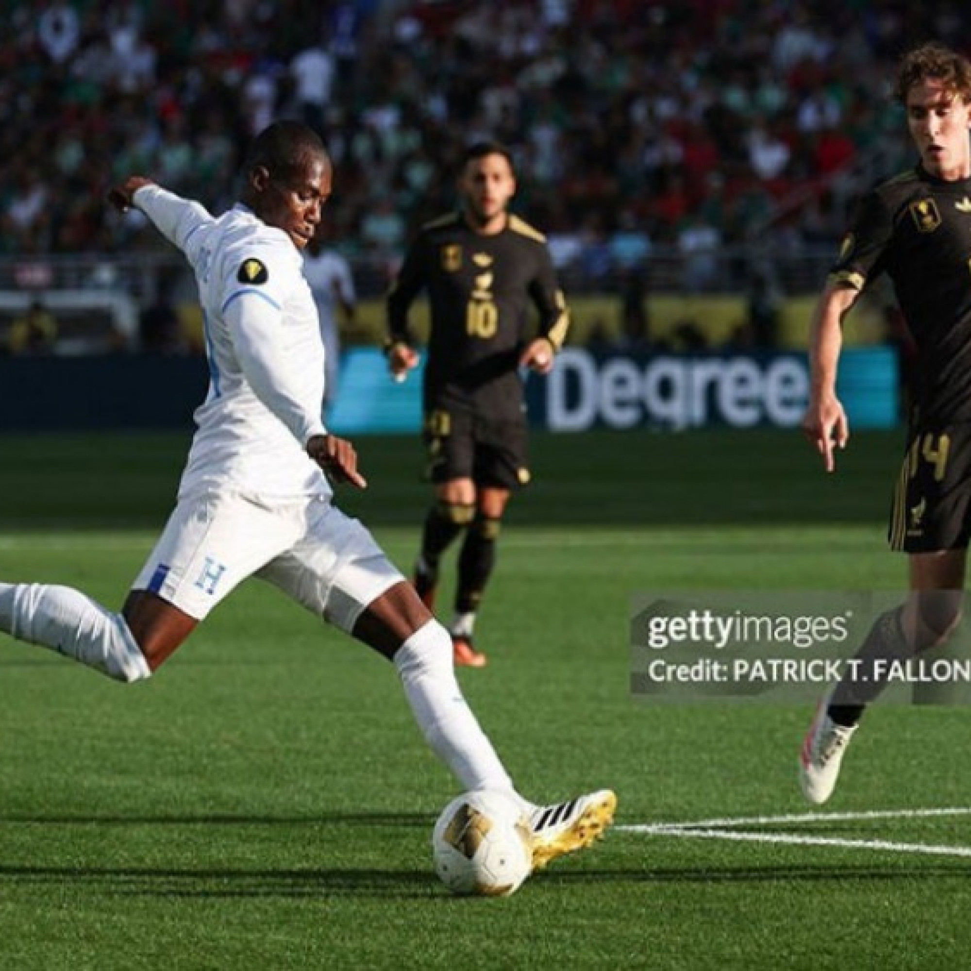  - Video bóng đá Mexico - Honduras: So tài căng thẳng, hẹn đấu tuyển Mỹ chung kết (Gold Cup)