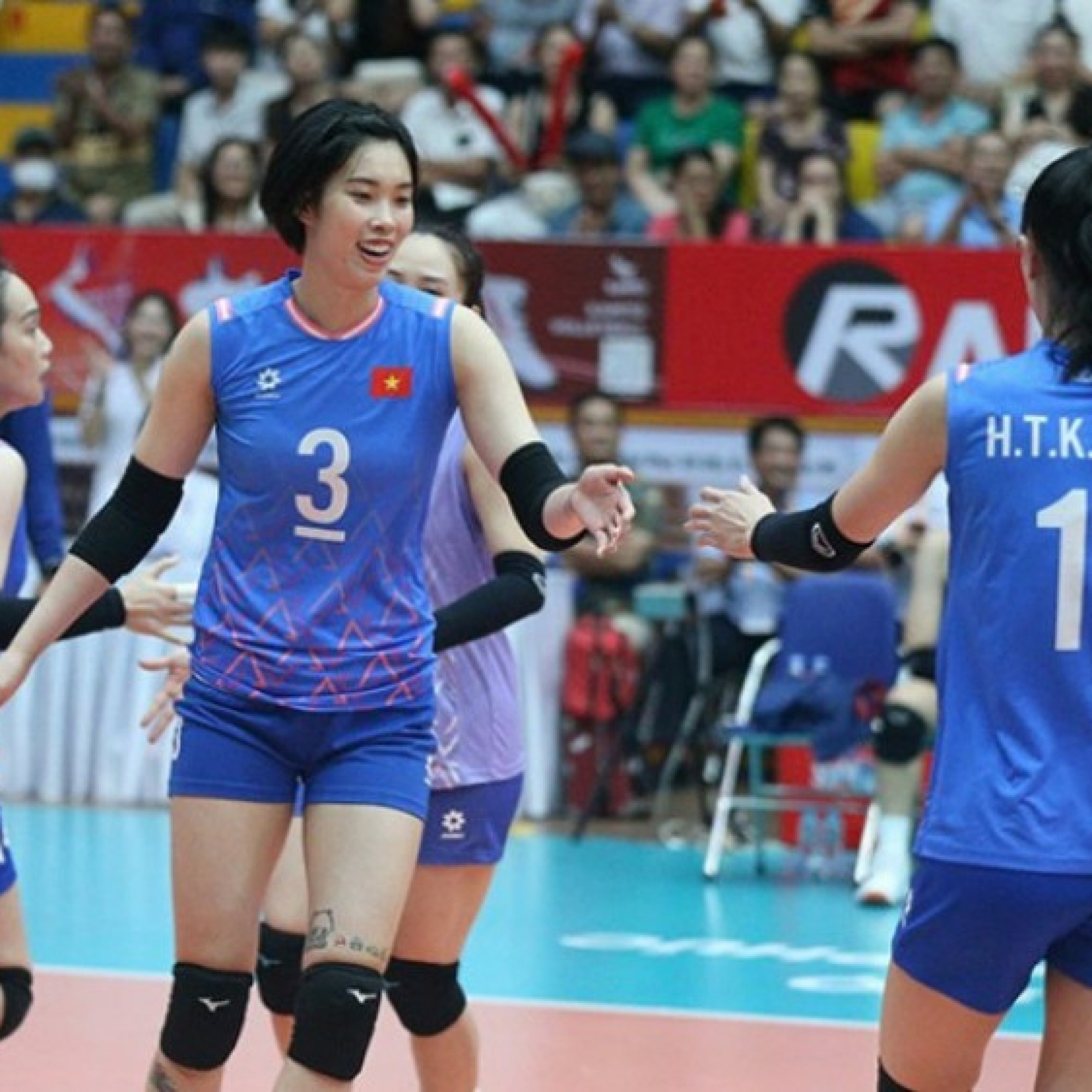  - Trực tiếp bóng chuyền nữ Việt Nam - U21 Việt Nam: Chờ Thanh Thúy tỏa sáng (VTV Cup)