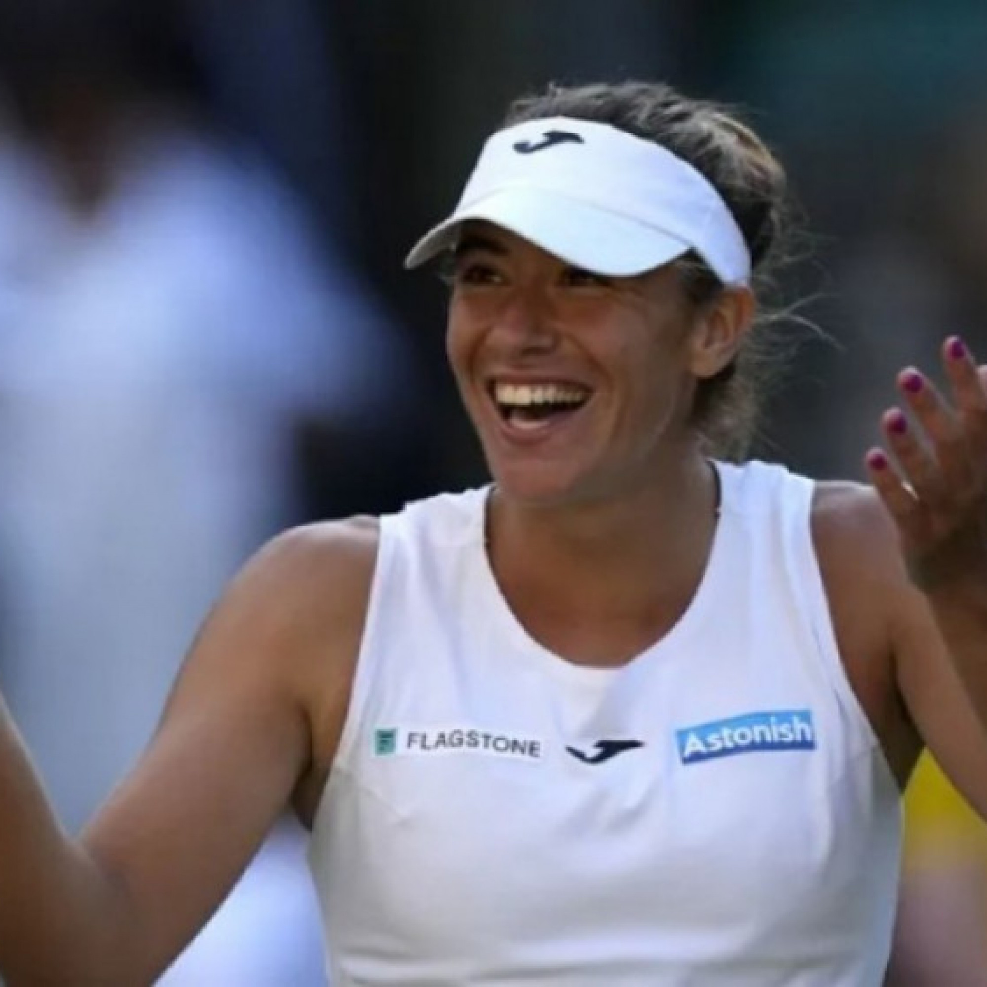  - Người đẹp tennis thua đau vòng loại, vì sao lại đoạt vé vào vòng 3 Wimbledon?