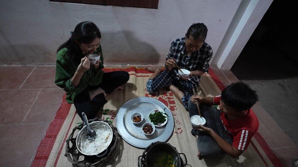 Dương Hồng Phúc, Bảo Trâm Idol nghẹn ngào trước người mẹ nghị lực, vừa chạy thận vừa nuôi 2 con mồ côi - 8
