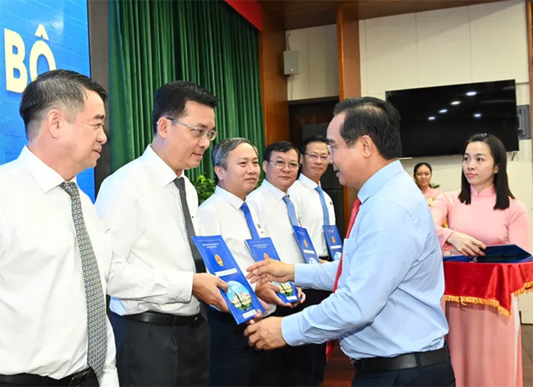 Chủ tịch UBND TP Nguyễn Văn Được: Người đứng đầu cần phát huy 'tâm - đức - trí' - 2