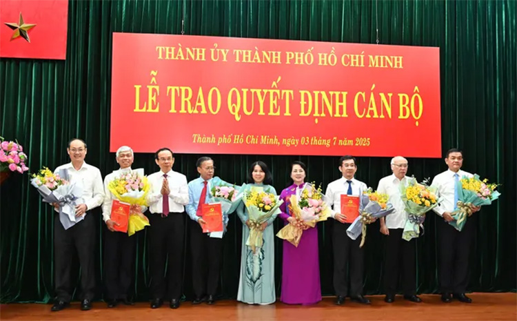 Một số lãnh đạo TP.HCM nghỉ hưu trước tuổi theo nguyện vọng cá nhân - 2