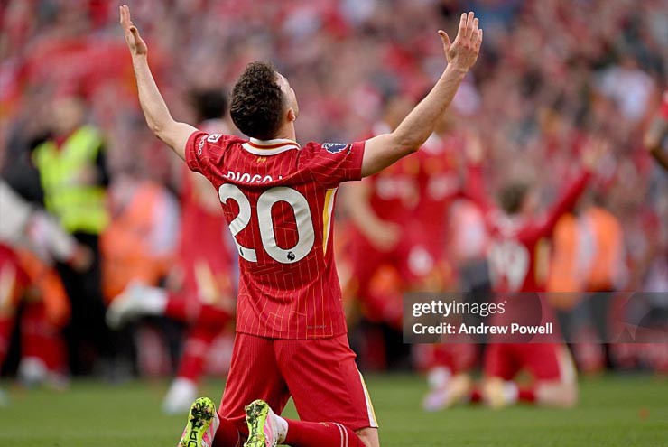 Fan Liverpool đề nghị treo áo số 20 vĩnh viễn, đặt vòng hoa tưởng nhớ Jota - 3