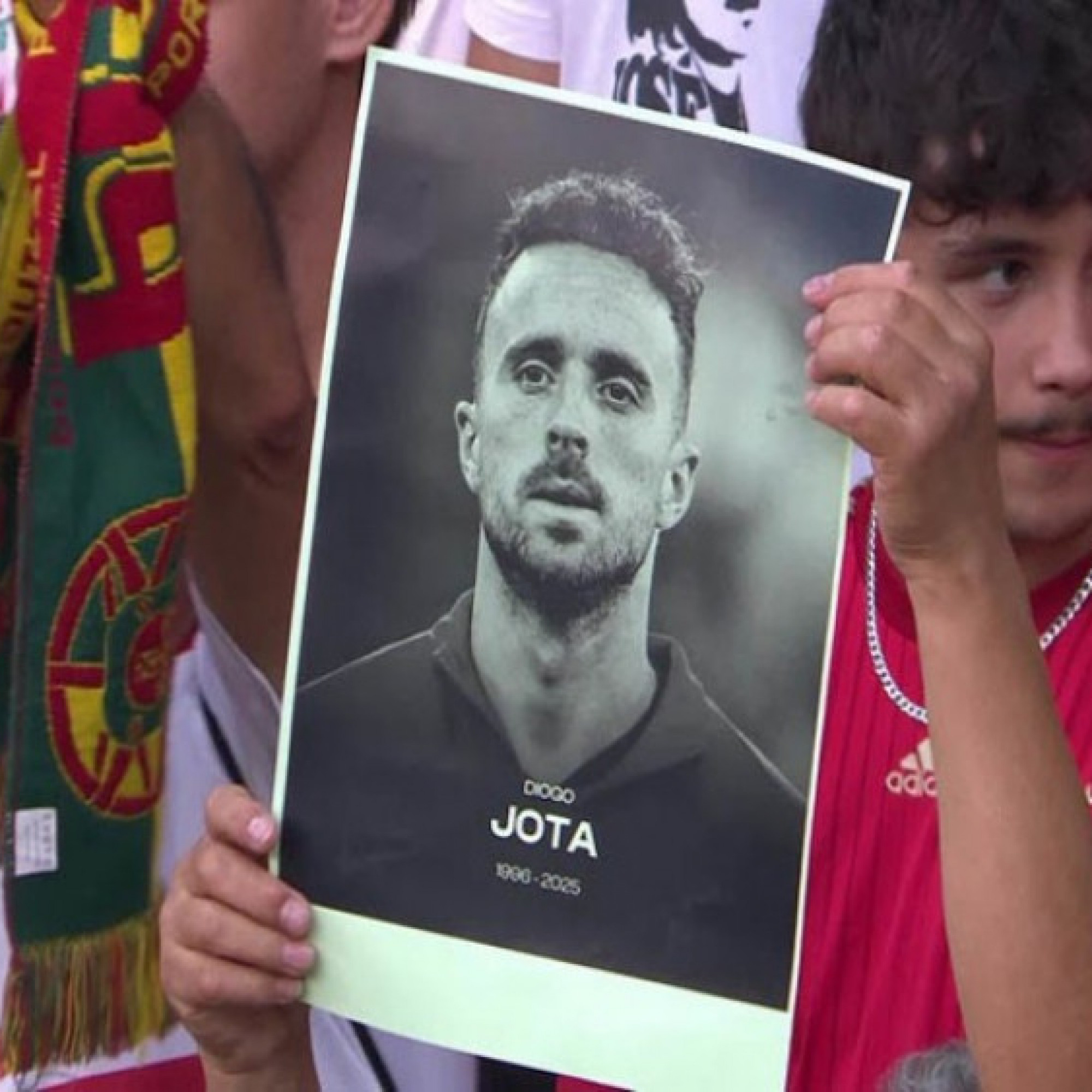  - Tang lễ Diogo Jota diễn ra hôm nay: Tổ chức ở Bồ Đào Nha, Liverpool tri ân ngôi sao số 20