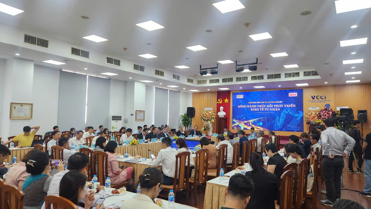 Báo chí, cầu nối giúp thúc đẩy kinh tế tư nhân phát triển - 1