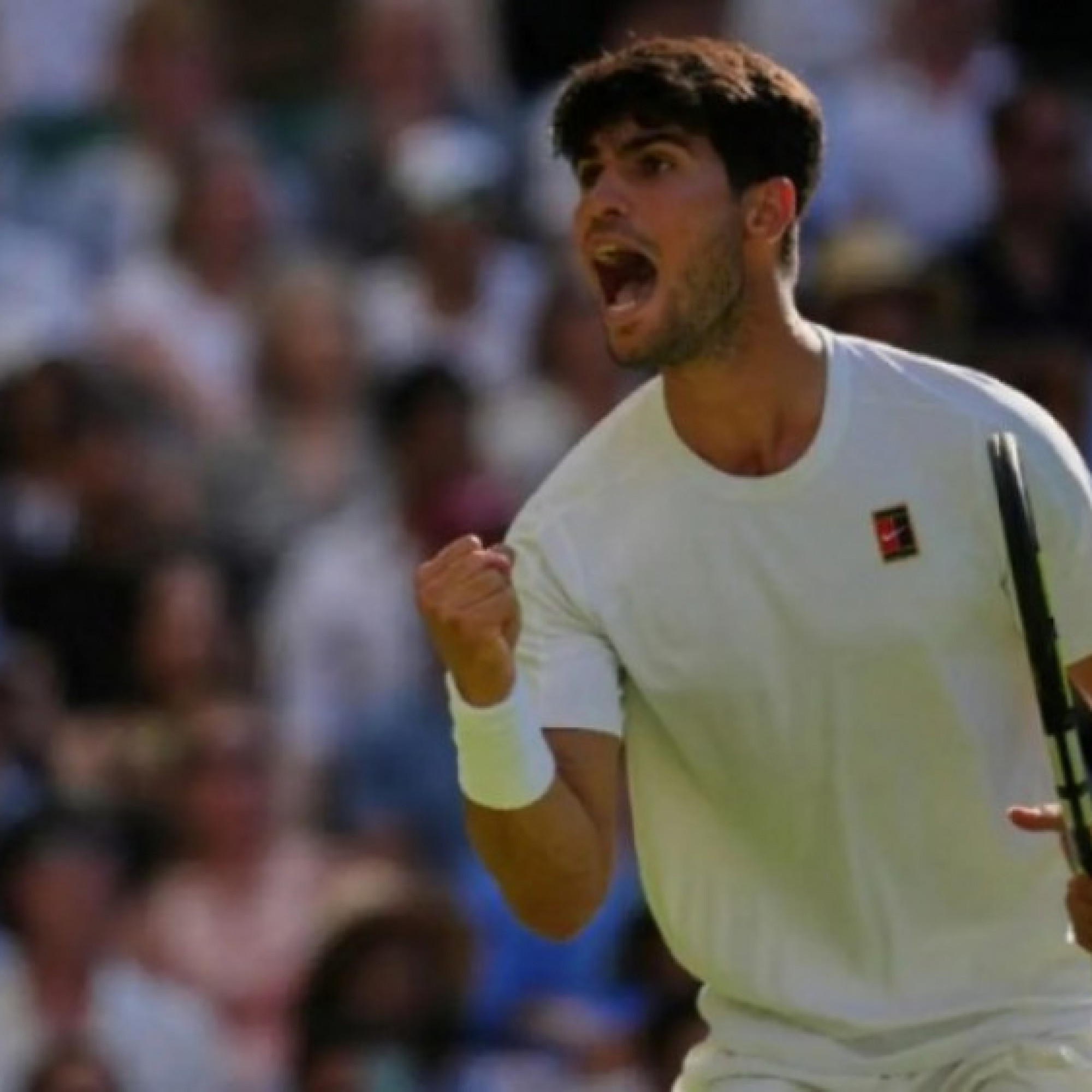  - Alcaraz thắng tưng bừng Wimbledon nhưng "lún sâu" vào điểm yếu cố hữu