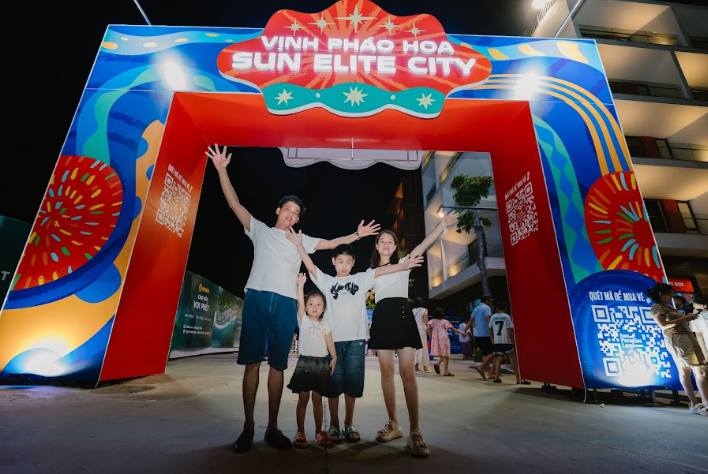 bien nguoi do ve vinh phao hoa ha long xem ban phao hoa cuoi tuan - 2