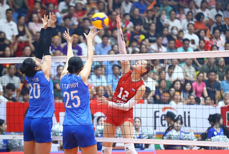 Bóng chuyền nữ Việt Nam thắng được 2 set khó tin trước dàn sao Korabelka - 11