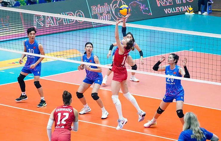 Bóng chuyền nữ Việt Nam thắng được 2 set khó tin trước dàn sao Korabelka - 10