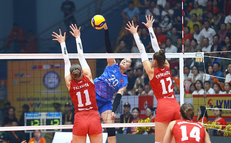 Bóng chuyền nữ Việt Nam thắng được 2 set khó tin trước dàn sao Korabelka - 8