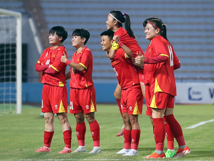 ĐT nữ Việt Nam toàn thắng vòng loại châu Á, HLV Mai Đức Chung muốn dự World Cup - 1