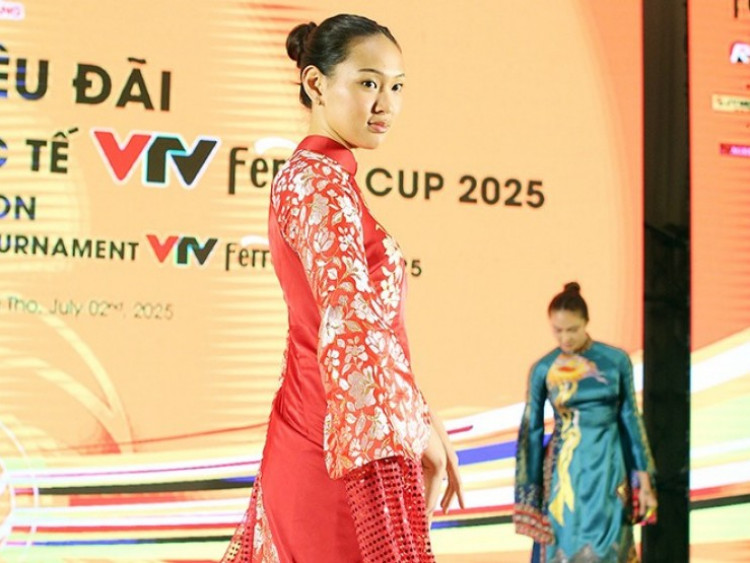 Hoa khôi bóng chuyền VTV Cup: Người đẹp cao 1m82 được vinh danh