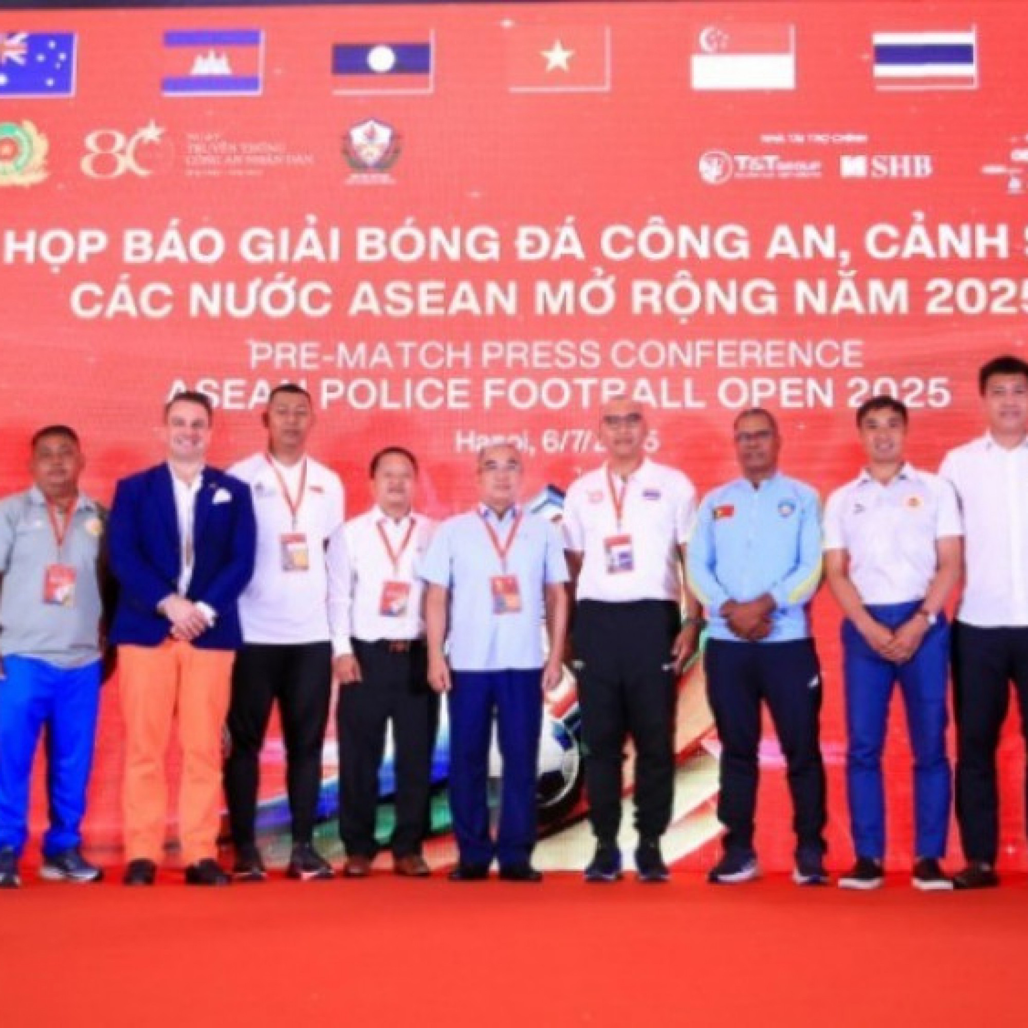  - Đội Lào mang nhiều tuyển thủ dự giải bóng đá Công an, Quang Hải có thi đấu hay không?