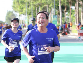  - Phó bí thư Thành ủy Cần Thơ Trần Văn Huyến tham gia Giải Marathon Quốc tế