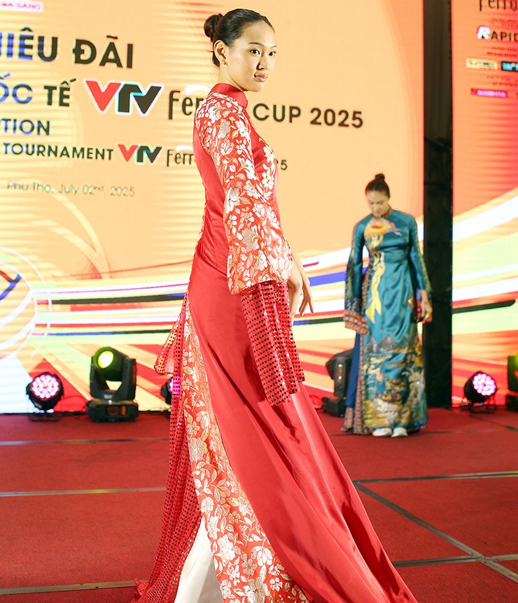 Hoa khôi bóng chuyền VTV Cup: Người đẹp cao 1m82 được vinh danh - 7