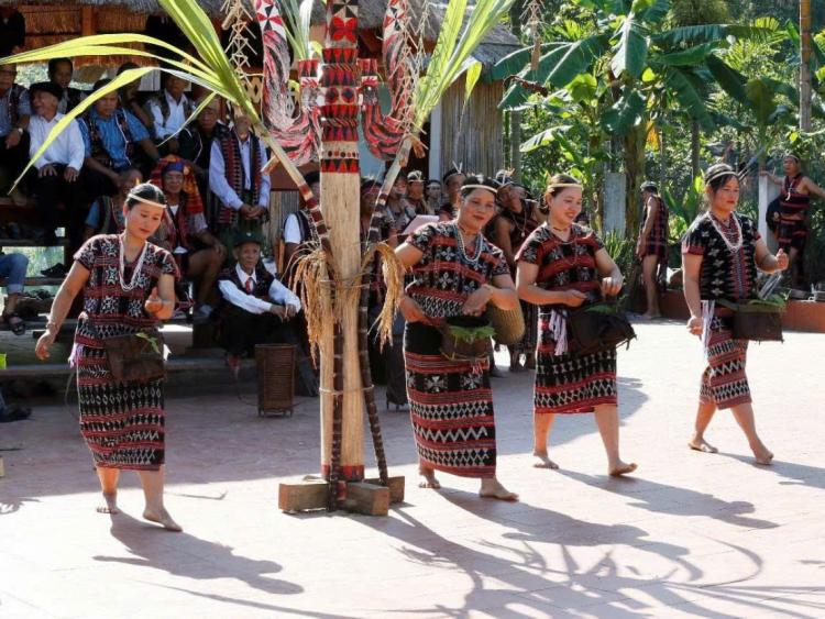 Lên vùng cao xứ Huế xem lễ hội mừng lúa mới của đồng bào Cơ Tu