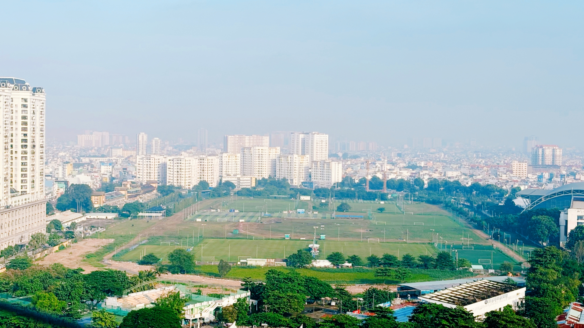 'Chạm' vào thành phố từ những tầng cao - 1