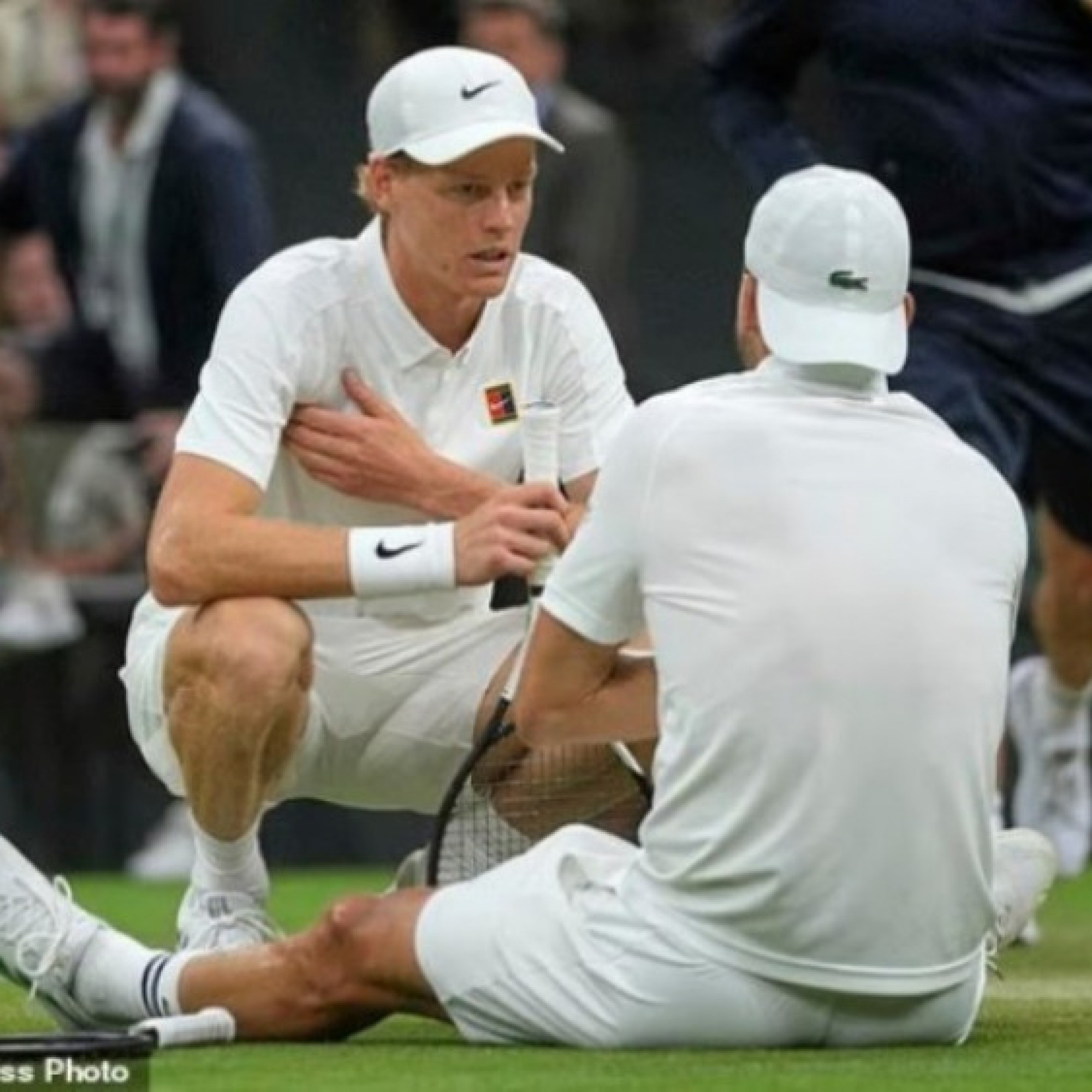  - Sinner từ chối "nhận chiến thắng", vì sao thua 2 set trước Dimitrov ở Wimbledon?