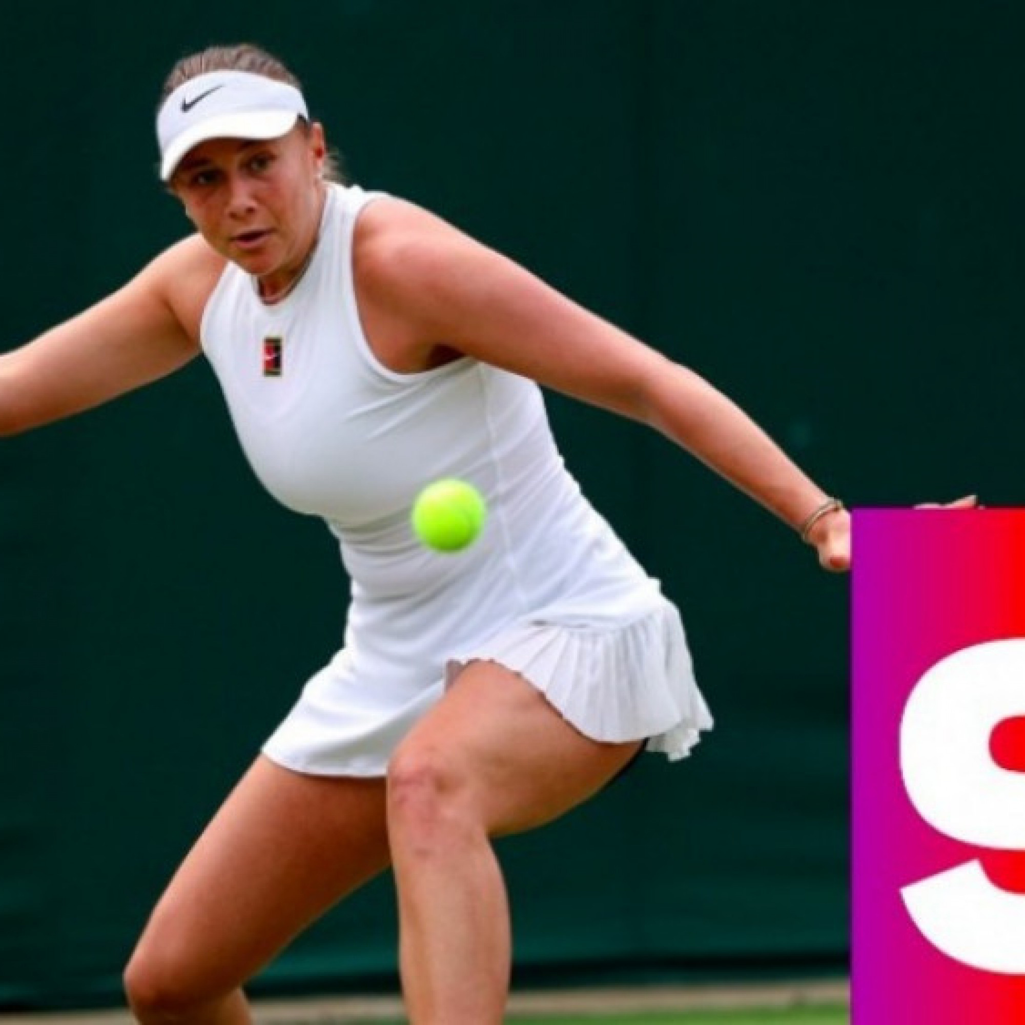  - Mỹ nhân "siêu vòng 1" có kỳ tích, VĐV lập kỷ lục khi giành vé vớt ở Wimbledon