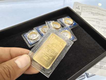  - Giá vàng thế giới giằng co quanh mốc 3.330 USD/ounce, thị trường trong nước đi ngang 