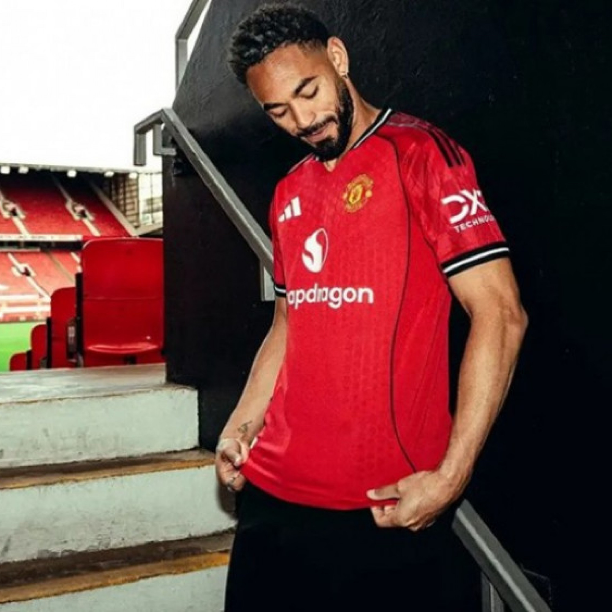  - Tin mới nhất bóng đá sáng 9/7: MU trao áo số 10 cho Cunha, dấu chấm hết với Rashford