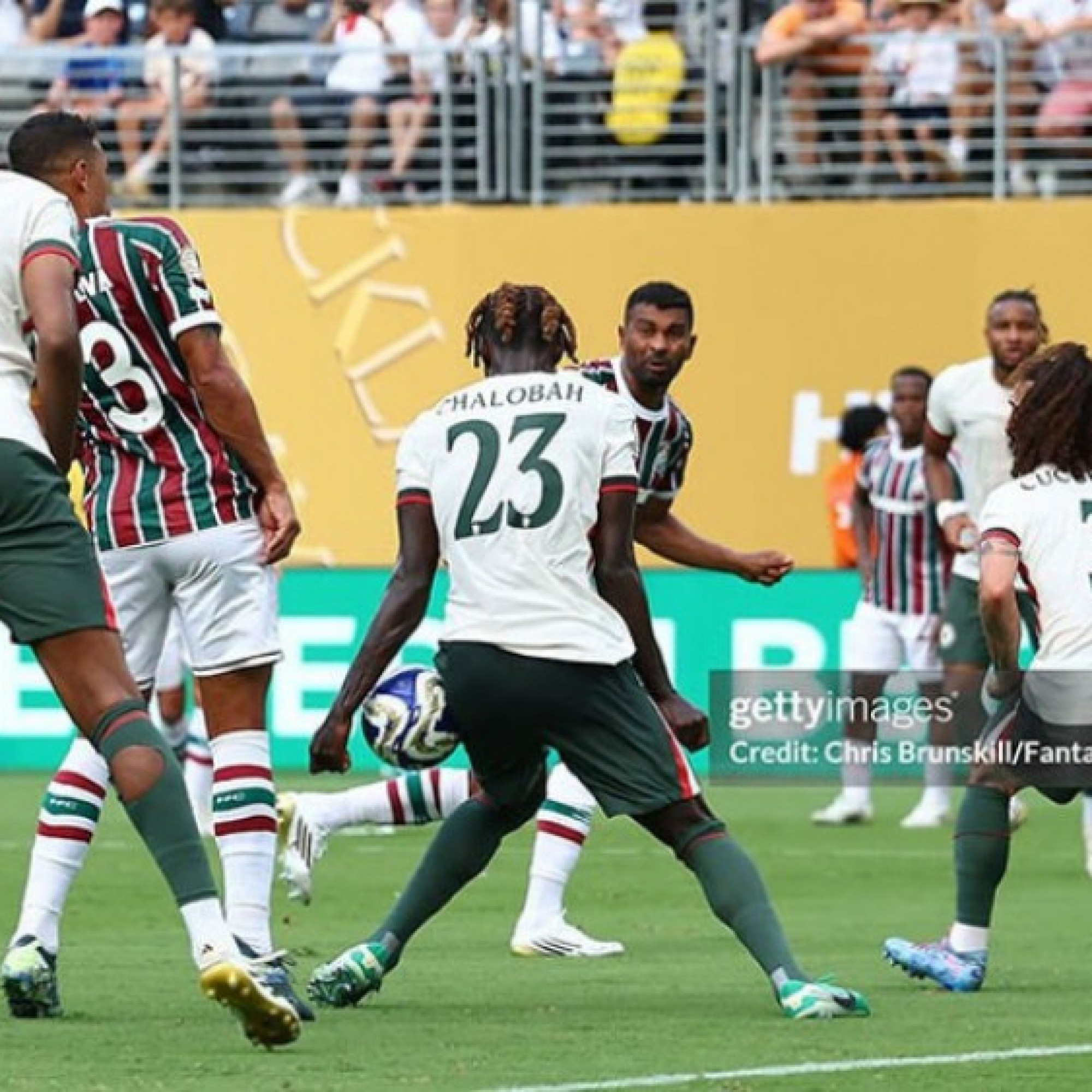  - Tranh cãi Chelsea thoát penalty: Bóng trúng tay Chalobah, tại sao VAR "bẻ còi"?