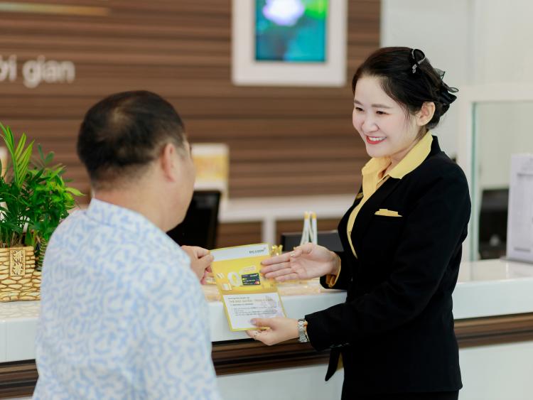Đặc quyền ưu tiên cho chủ thẻ tín dụng BAC A BANK - phí giao dịch ngoại tệ chỉ từ 1%
