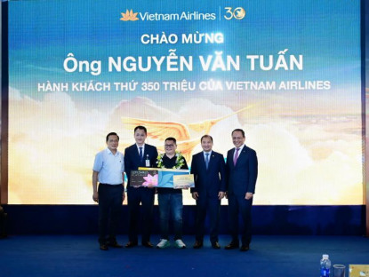  - Hành khách thứ 350 triệu của Vietnam Airlines nhận món quà hấp dẫn