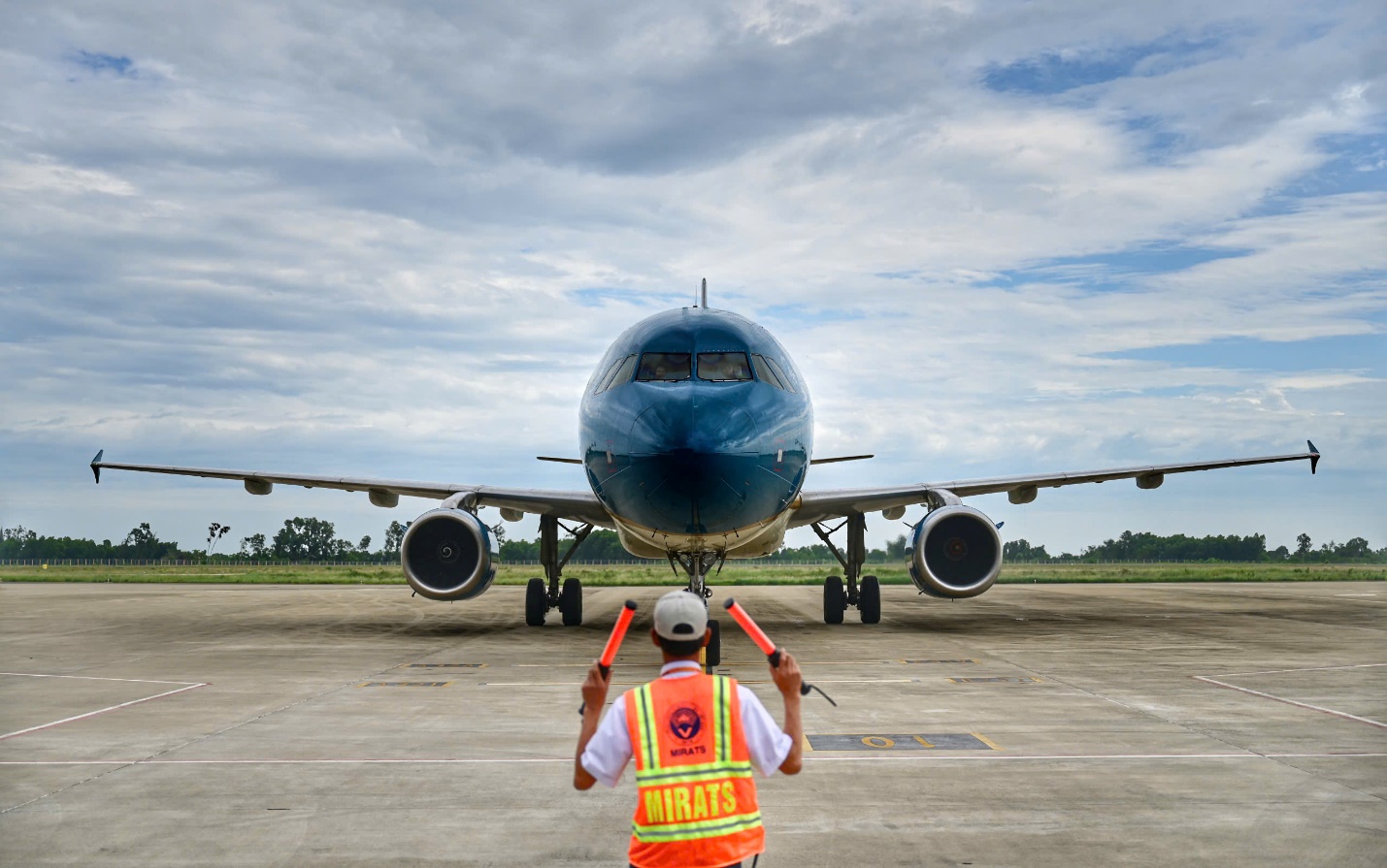 Hành khách thứ 350 triệu của Vietnam Airlines nhận món quà hấp dẫn - 1