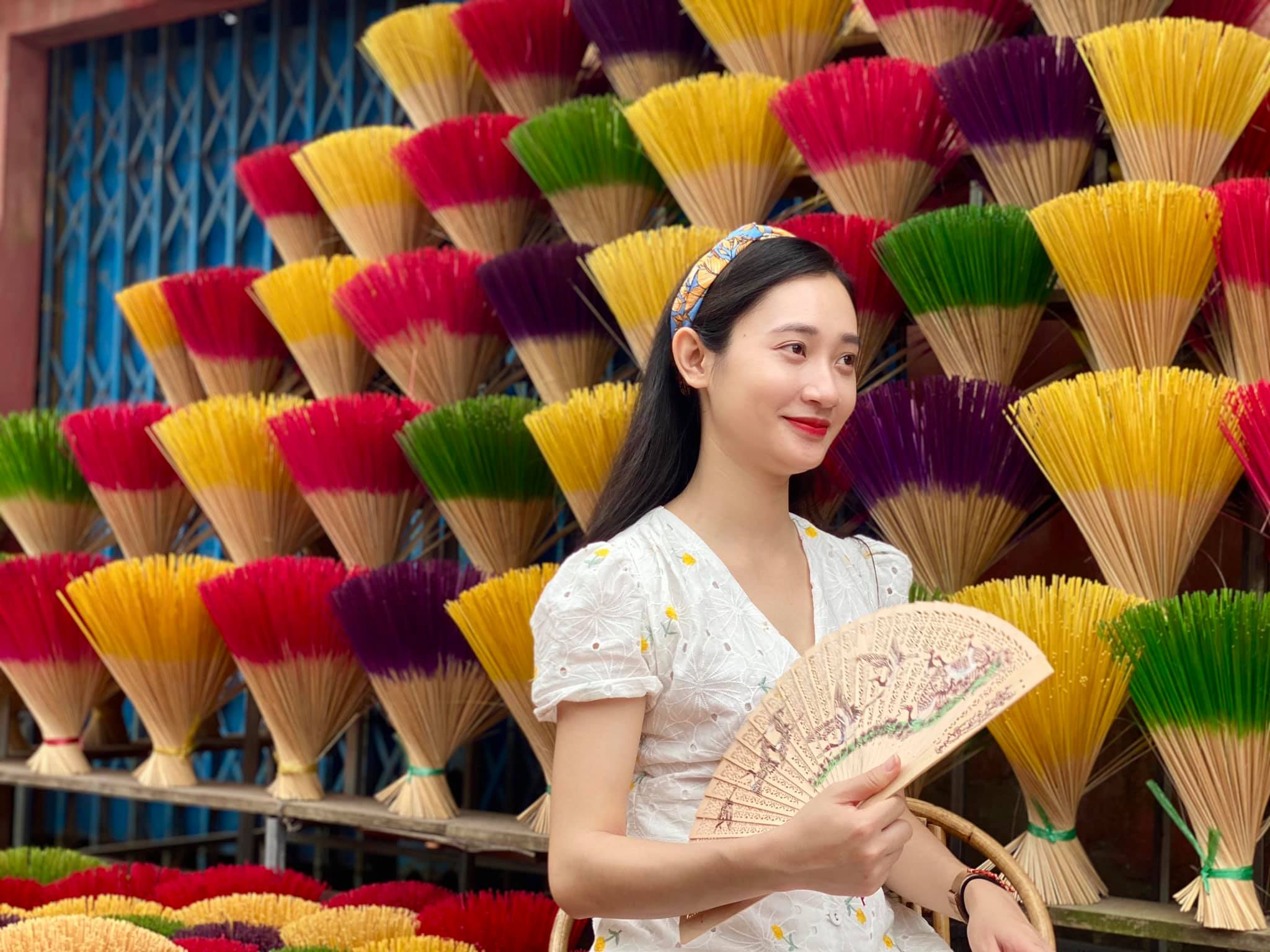 Hoạt động du lịch tiếp tục sôi động, lượng khách đến Huế tăng mạnh - 1