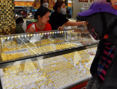 Tin trong nước - Vàng thế giới duy trì quanh mốc 3.300 USD/ounce, thị trường trong nước giữ giá ổn định